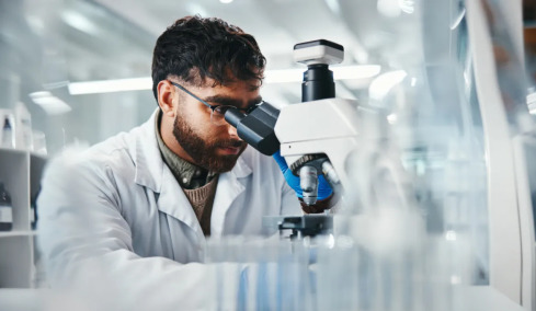 Γιατί καθυστερεί η χρηματοδότηση για τα ακριβά φάρμακα - Πότε θα είναι έτοιμο το Ταμείο Καινοτομίας