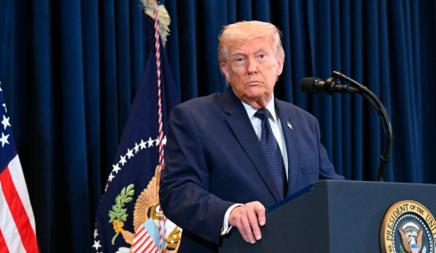 Τραμπ: Ξέρω ότι το Ιράν θέλει συνομιλίες, μπορεί να ξεκίνησουμε - Νέο κύμα ισραηλινών βομβαρδισμών σε Τεχεράνη και νότιο Λίβανο
