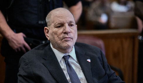 Ο Χάρβεϊ Γουάινσταϊν μιλά μέσα από τη φυλακή: Είναι κόλαση, με απειλούν, με έχουν δείρει, μου ζητούν λεφτά
