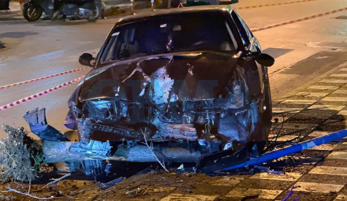 Τραγωδία στη Θεσσαλονίκη: 27χρονος οδηγός έχασε τον έλεγχο του ΙΧ, «σκαρφάλωσε» σε πεζοδρόμιο και σκότωσε 25χρονο