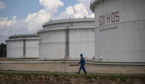 Γερμανία και Ιαπωνία απελευθερώνουν αποθέματα πετρελαίου για να περιορίσουν τις αυξήσεις τιμών