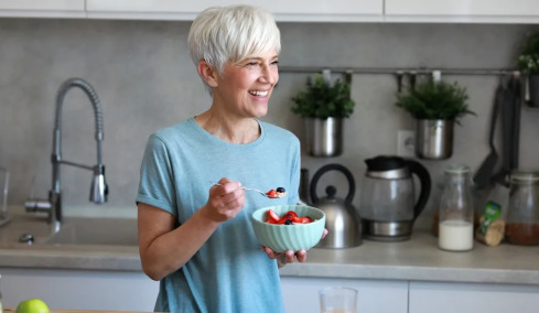 Τροφές που βοηθούν τις αρθρώσεις – Η διαιτολόγος μιλά για τη διατροφή στη ρευματοειδή αρθρίτιδα