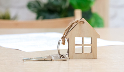 Ουάσιγκτον: Μεσίτης ανέβασε κατά λάθος φωτογραφίες σπιτιού με «τέρας» στον καθρέφτη