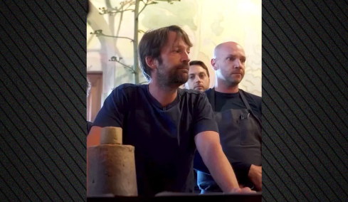 Ο σεφ του Noma της Κοπεγχάγης ζήτησε συγγνώμη και αποσύρεται μετά τις καταγγελίες για χτυπήματα στους υπαλλήλους, ταπείνωση και απειλές για απέλαση