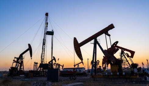 Διεθνής Οργανισμός Ενέργειας: Η παγκόσμια τροφοδοσία σε πετρέλαιο θα είναι μειωμένη το Μάρτιο κατά 8 εκατ. βαρέλια την ημέρα