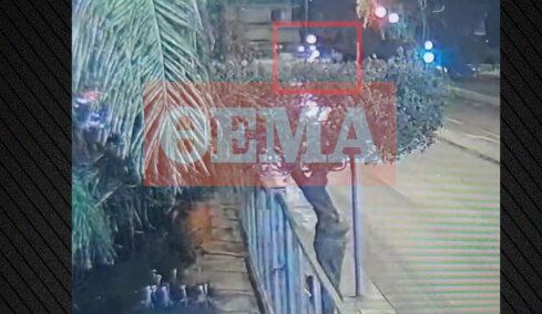 Βίντεο από το θανατηφόρο τροχαίο στη Βούλα: Το ΙΧ έπεσε πάνω στο ταξί που οδηγούσε η 58χρονη που έχασε τη ζωή της