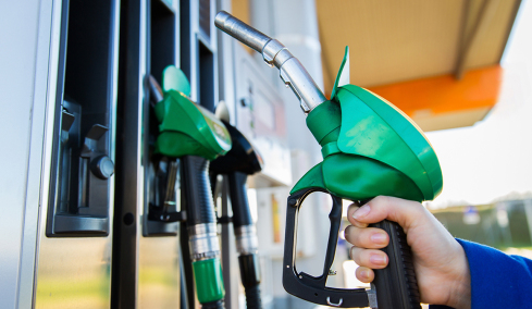Έπεσαν τα πρώτα πρόστιμα για το πλαφόν στο κέρδος από τα καύσιμα: Παραβάσεις σε Αττική και στα μισά βενζινάδικα που ελέγχθηκαν στη Ρόδο 