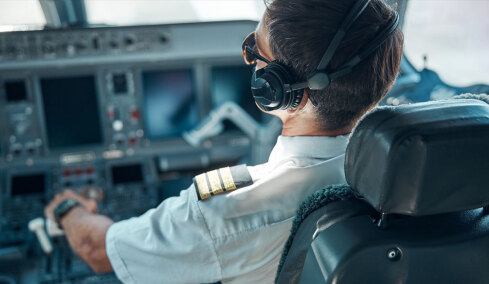 Ο λόγος που οι πιλότοι μιας πτήσης τρώνε διαφορετικό γεύμα