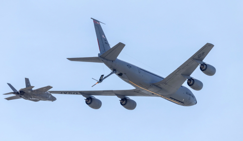 Θρίλερ με αμερικανικό ιπτάμενο τάνκερ που συνετρίβη στο Ιράκ: Εμείς το ρίξαμε λέει φιλοϊρανική οργάνωση - «Παρακολουθήστε τι θα συμβεί σήμερα σε αυτούς τους τρελούς αλήτες» λέει ο Τραμπ 