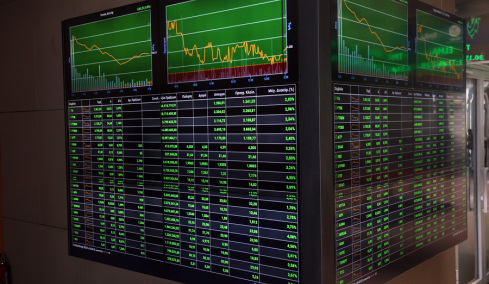 Χρηματιστήριο Αθηνών: Εντυπωσιακό comeback των αγοραστών με «υπογραφή» Τραμπ
