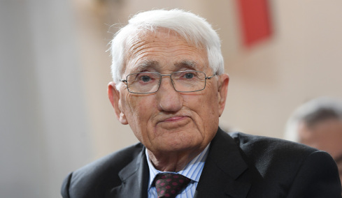 Πέθανε σε ηλικία 96 ετών ο Γιούργκεν Χάμπερμας, ο φιλόσοφος της δημόσιας σφαίρας και της επικοινωνιακής δημοκρατίας