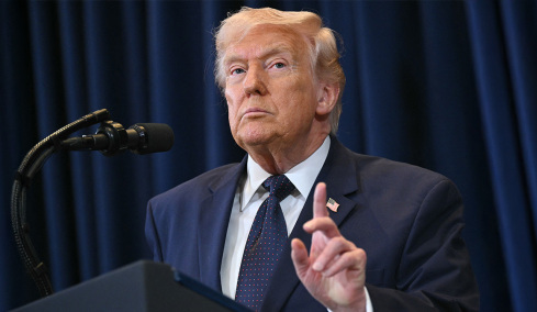 Ο Τραμπ πιέζει ΝΑΤΟ, Κίνα για τα Στενά του Ορμούζ και σκέφτεται χερσαία επιχείρηση στη νήσο Χαργκ - Το Ιράν απειλεί το αεροπλανοφόρο USS Ford και τις βάσεις που το στηρίζουν