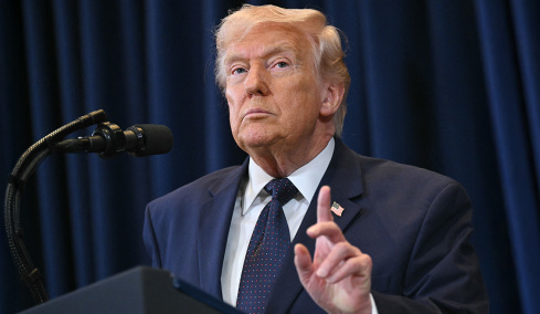 Τραμπ: Πολλές χώρες θα στείλουν πολεμικά πλοία, για να μείνουν ανοιχτά τα Στενά του Ορμούζ - «Εκκενώστε τις περιοχές στα λιμάνια του Άμπου Ντάμπι και του Ντουμπάι» λέει το Ιράν