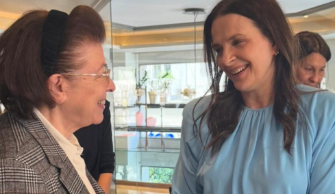 Με τη Ζιλιέτ Μπινός συναντήθηκε η Λίνα Μενδώνη: Στο επίκεντρο τα ευρωπαϊκά βραβεία κινηματογράφου στην Αθήνα