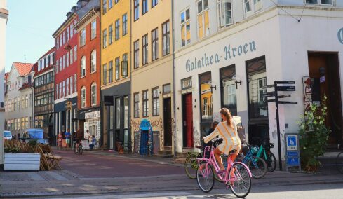 6 ευρωπαϊκές πόλεις που αξίζει να εξερευνήσετε με το ποδήλατο
