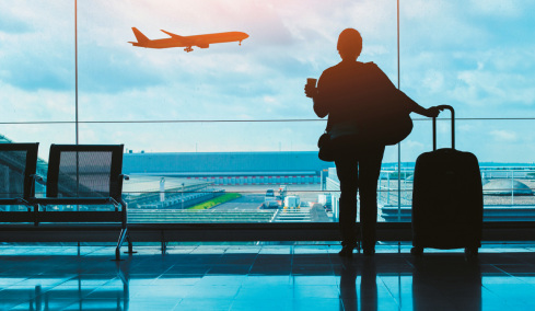 Φρένο στις κρατήσεις και στάση αναμονής στον τουρισμό, αλλά και πλεονέκτημα της Ελλάδας έναντι Αν. Μεσογείου και Εμιράτων - Τι προβλέπουν οι φορείς