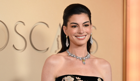 Oscars 2026: Τα πιο εντυπωσιακά beauty look που είδαμε στο κόκκινο χαλί
