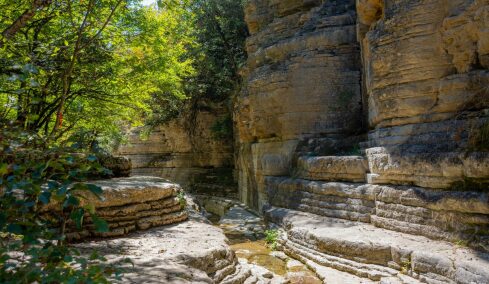 Οι ομορφιές της Τύμφης: Φαράγγια, καταρράκτες και πέτρινα γεφύρια