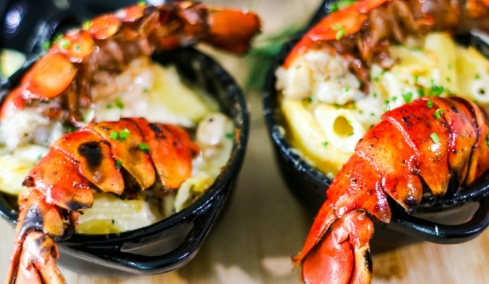 Στρείδια, αστακός, σούσι, ουρά βοδιού: Τα πιο ακριβά πιάτα του σήμερα ήταν κάποτε η τροφή των φτωχών, σέρβιραν το χαβιάρι δωρεάν σε μπαρ