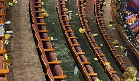 Tα σκουπίδια στους διαδρόμους του Dolby Theatre: Η φωτογραφιά μετά το τέλος των Όσκαρ που προκάλεσε οργή στο κοινό