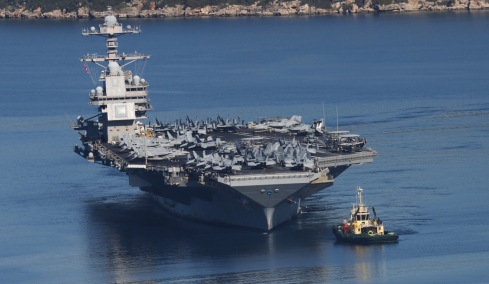 Επιστρέφει στη Σούδα το αεροπλανοφόρο «USS Gerald R. Ford» μετά τη φωτιά που έκαιγε το εσωτερικό του για 30 ώρες