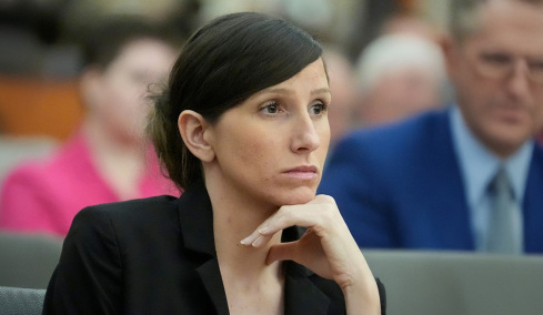 «Θλιμμένη» χήρα δηλητηρίασε τον άνδρα της για να... κληρονομήσει 4 εκατ. δολάρια και να το σκάσει με τον εραστή της, έγραψε και παιδικό βιβλίο για την απώλεια!
