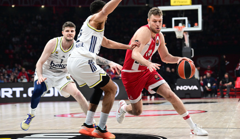 Ολυμπιακός - Φενέρ 48-46 (Ημίχρονο):  Ερυθρόλευκο προβάδισμα στο ΣΕΦ, Live 