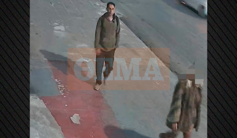 Βίντεο με τον «δράκο» του Πειραιά να ακολουθεί γυναίκα πριν της επιτεθεί, «ξαφνικά ένιωσα δύο χέρια να με τραβάνε προς τα κάτω»