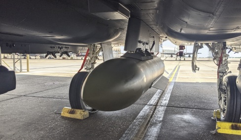 Οι Αμερικανοί χτύπησαν με διατρητικές βόμβες 2,5 τόνων ιρανικές βάσεις στα Στενά του Ορμούζ: Τι είναι η βόμβα GBU-72 Advanced 5K Penetrator