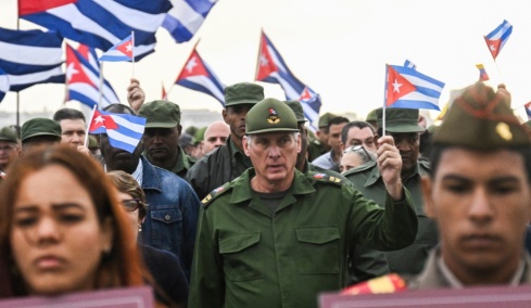 Δεν παραιτούμαι, δεν έχουν οι ΗΠΑ το ηθικό δικαίωμα να απαιτούν από εμάς, λέει ο πρόεδρος της Κούβας