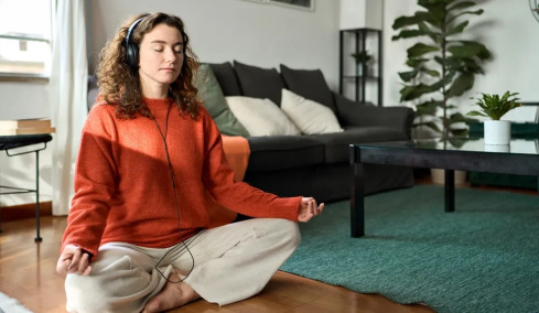 Σας πνίγουν άγχος και αβεβαιότητα; 9 τρόποι να το διαχειριστείτε
