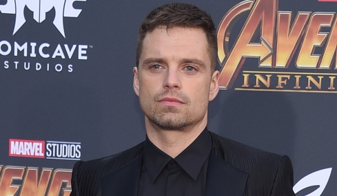 O Σεμπάστιαν Σταν και η σύντροφός του περιμένουν το πρώτο τους παιδί