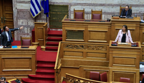 Επεισόδιο στη Βουλή, ο Γεωργιάδης κατήγγειλε την Κωνσταντοπούλου ότι τον τραβούσε βίντεο στη συνεδρίαση