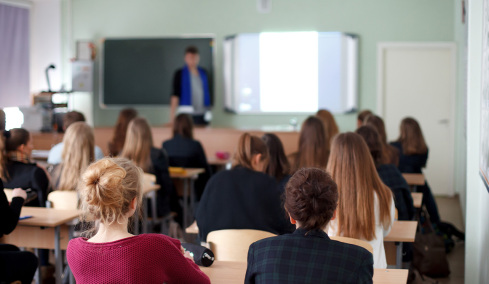 Ερχεται το ΙΒ σε 13 δημόσια σχολεία από τον Σεπτέμβριο, λέει η Ζαχαράκη - Δείτε ποια έχουν επιλεγεί 