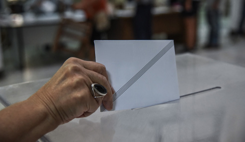 Metron Analysis και MRB δείχνουν άνοδο της ΝΔ σχεδόν δύο μονάδων, φτάνει στο 31,1% λόγω πολέμου 