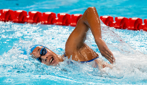 Κολύμβηση: Πανελλήνιο ρεκόρ στα 800μ ελεύθερο από την Βασιλάκη στο Παρίσι 