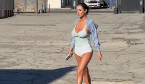 H Μπιάνκα Σενσόρι επέστρεψε στις σέξι εμφανίσεις: Δείτε βίντεο από επίσκεψη σε στούντιο στο Λος Άντζελες