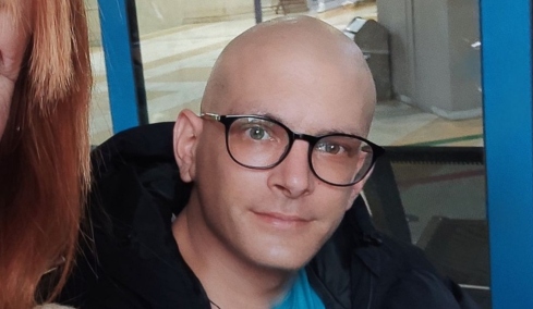 Χειρουργήθηκε για αφαίρεση όγκου ο δήμαρχος του Άη Στράτη: Η πρώτη φωτογραφία του μετά την επέμβαση