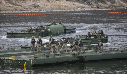 Οι ΗΠΑ ετοιμάζουν χερσαία επέμβαση στο Ιράν, λέει το CBS - Το Ιράν εκτόξευσε βαλλιστικούς πυραύλους κατά της βάσης Ντιέγκο Γαρσία