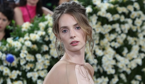 Η Μάγια Χοκ πρωταγωνιστεί στη νέα δραματική σειρά μυστηρίου του Netflix «The God of the Woods»