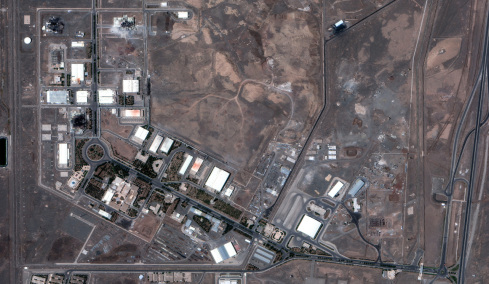 ΗΠΑ και Ισραήλ βομβάρδισαν τις πυρηνικές εγκαταστάσεις Natanz του Ιράν - Η Τεχεράνη εκτόξευσε βαλλιστικούς πυραύλους 4.000 χλ. μακριά, στον Ινδικό Ωκεανό