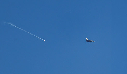 «Χτυπήσαμε ισραηλινό F-16» λένε οι Ιρανοί - Το Ισραήλ αρνείται ότι επιτέθηκε στην πυρηνική εγκατάσταση Νατάνζ και «δείχνει» τις ΗΠΑ