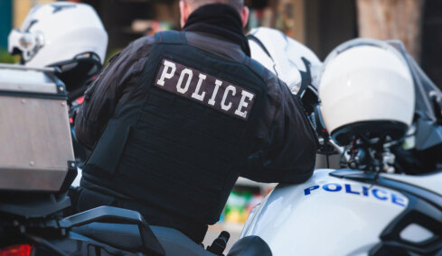 Εξιχνιάστηκε ληστεία με λεία 200.000 ευρώ στο Κολωνάκι, συνελήφθη 54χρονη