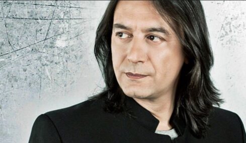 Γιάννης Κότσιρας: Σεβαστείτε τη νοημοσύνη μου και μη μου στέλνετε τραγούδια που έχουν γραφτεί μέσω AI