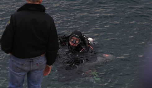 Ώρες αγωνίας για τον 34χρονο δύτη που χάθηκε σε θαλάσσιο πηγάδι βάθους 28 μέτρων στα Λιμανάκια Βουλιαγμένης