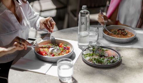 Όταν το νερό γίνεται μέρος της εμπειρίας: Το premium νερό μ. στο 10ο Dine Athens Restaurant Week
