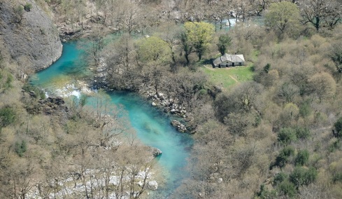 Η σημασία του πιο πολύτιμου αγαθού ζωής: Πώς το νερό στηρίζει οργανισμό και περιβάλλον