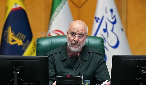 Politico: Ο Τραμπ εξετάζει τον Γκαλιμπάφ ως πιθανό διαπραγματευτή και μελλοντικό ηγέτη του Ιράν 