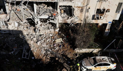 Εκρήξεις και τραυματίες στο Τελ Αβίβ από ιρανικούς πυραύλους, διαψεύδει η Τεχεράνη τους ισχυρισμούς Τραμπ για «σημεία συμφωνίας»