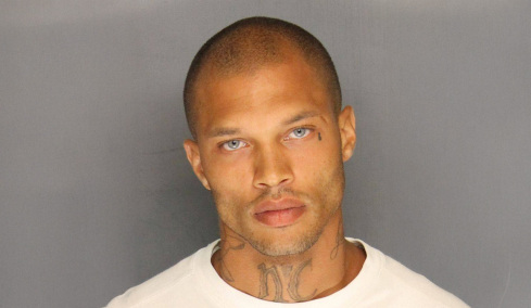 Η ζωή του «πιο σέξι εγκληματία του κόσμου» σήμερα: Ο Τζέρεμι Μικς μιλά για τις γυμνές φωτογραφίες που του έστελναν και τους ξυλοδαρμούς στη φυλακή